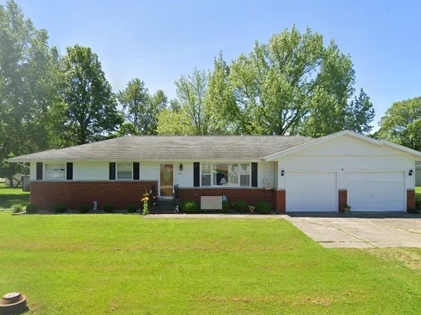 505 N 2nd St, Stewardson, IL 62463