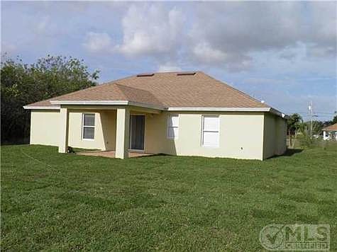 2nd image of 570 SW South Quick Cir