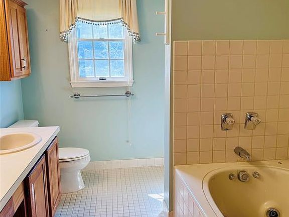 4th image of 70 Boulder Run Rd #203