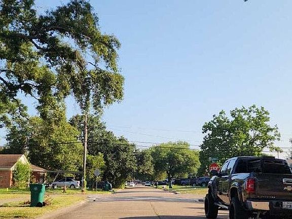 4th image of 2212 Peach Ln