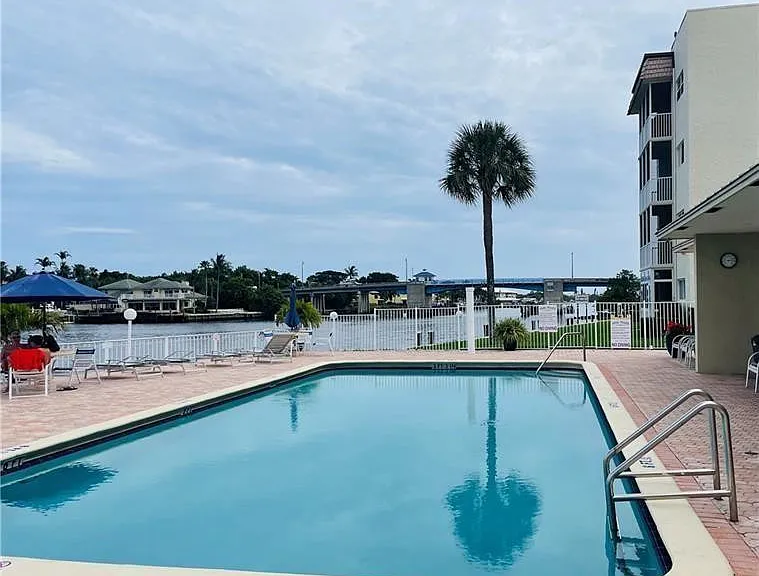 624 Snug Harbor Dr #B7 — Photo 1
