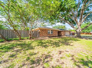 337 W Cober Dr, Grand Prairie, TX 75051