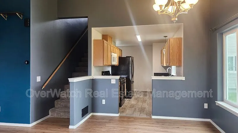 3 bed, 1.5 bath, 1458 sqft, $2,400 — Photo 3