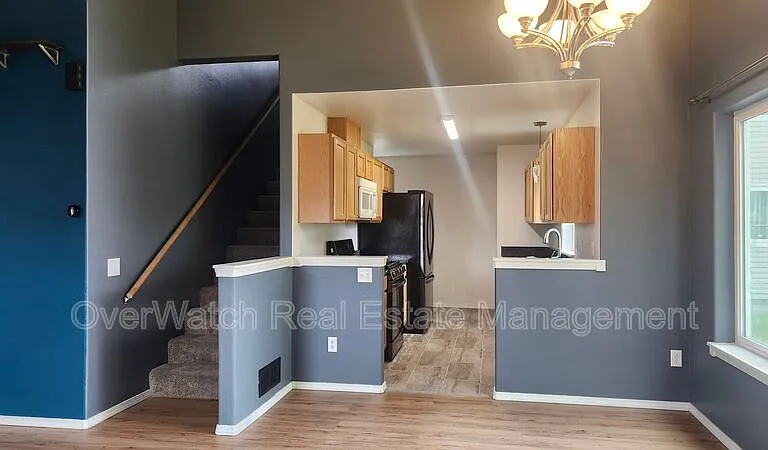 1028 E 8th Ave — Photo 3