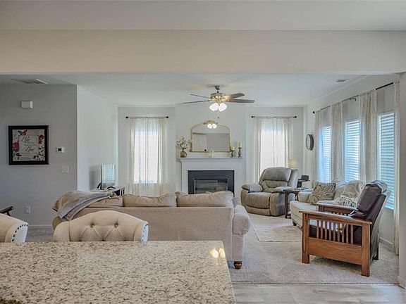 5th image of 105 Royal Oak Dr NE