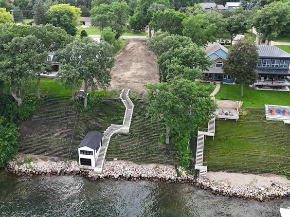 2204 Manhattan Blvd, Spirit Lake, IA 51360