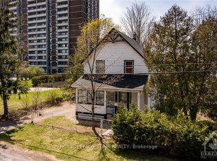 830 High St, Ottawa, ON K2B 6C4