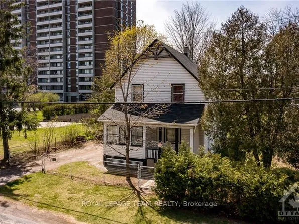 830 High St, Ottawa, ON K2B 6C4