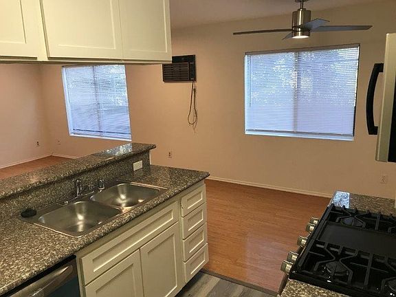 4th image of 6450 Woodman Ave APT 5