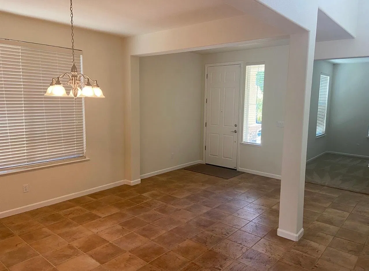 4 bed, 2344 sqft, $3,000 — Photo 2