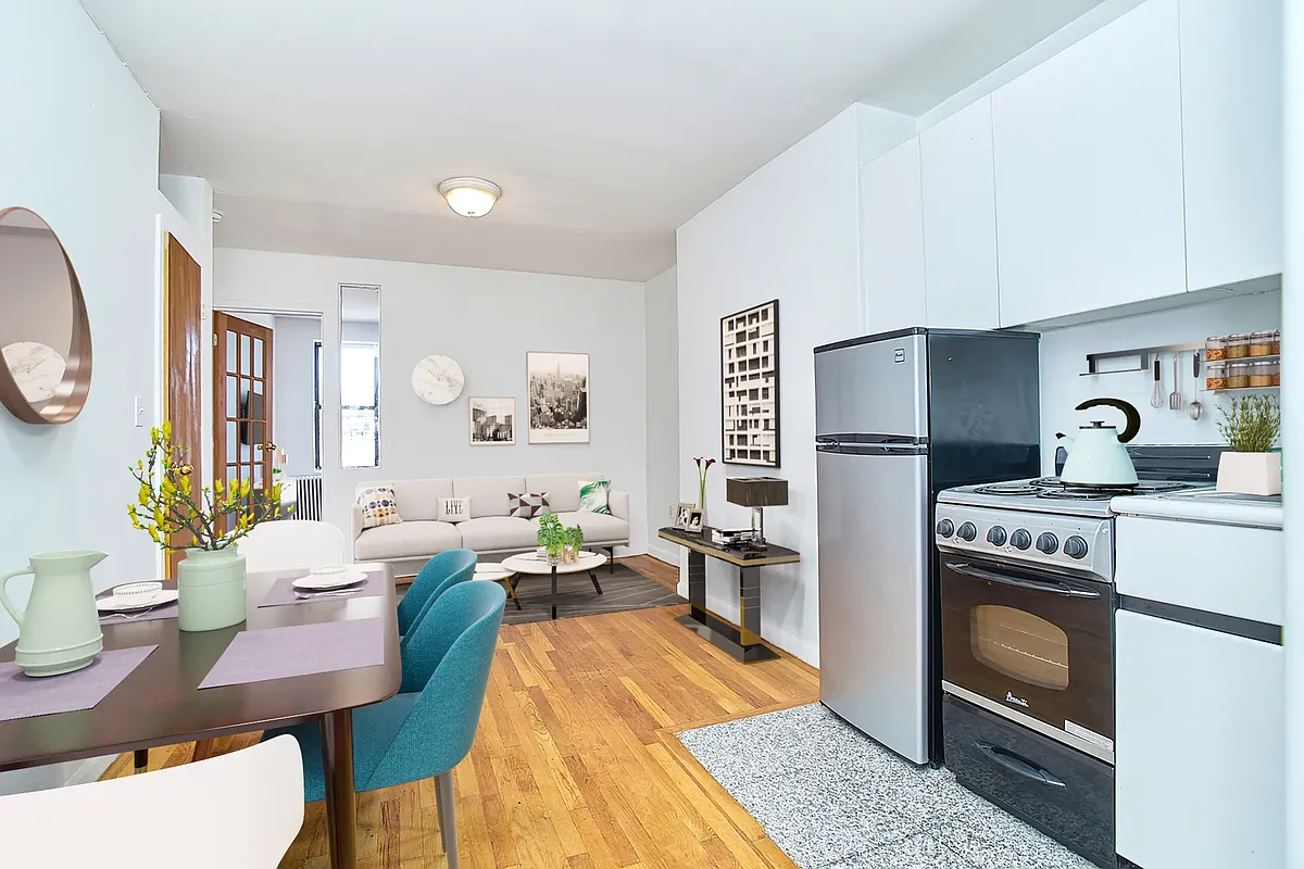 Building Photo - 249 E 10th St #3A