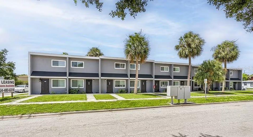 1st image of 825 E UNIVERSITY BOULEVARD