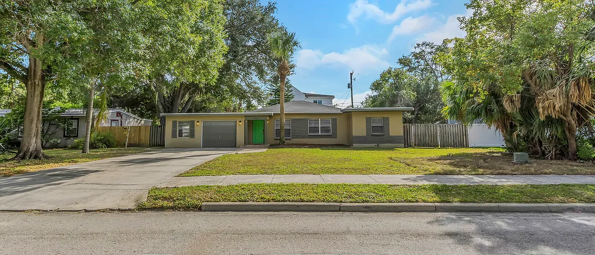 Building Photo - 4622 W El Prado Blvd