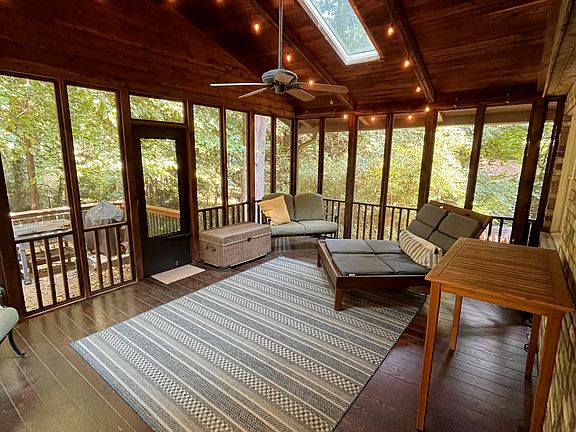 5th image of 2422 Redcliff Way