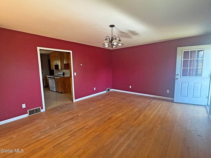 5th image of 55 Monti Drive
