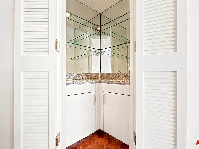 10724 Wilshire Blvd #1104 — Photo 4