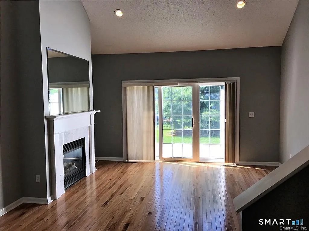 2 bed, 2.5 bath, 1507 sqft, $3,000 — Photo 4