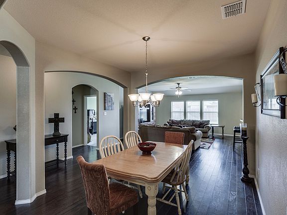 5th image of 2905 Glenoaks Dr