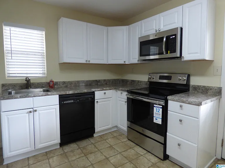 149 Daly St — Photo 4