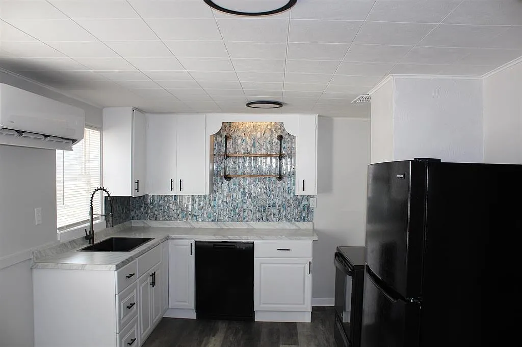 2 bed, 1.0 bath, 700 sqft, $1,000 — Photo 3