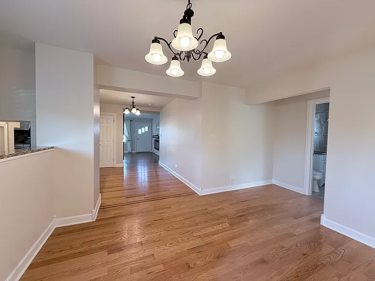 4528 Grace St — Photo 10