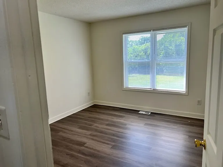 1316 Ardmore Dr — Photo 8