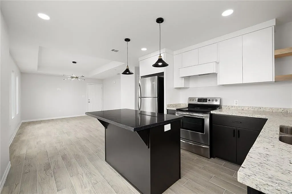 3 bed, 2.0 bath, 950 sqft, $1,050 — Photo 4