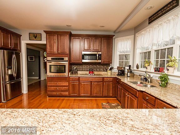 3rd image of 25 Bainbridge Ct