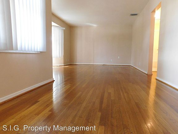 4th image of 3703 W Victory Blvd