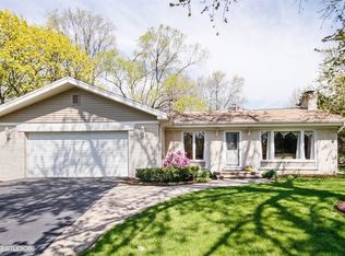 27W068 Fleming Dr, Winfield, IL 60190