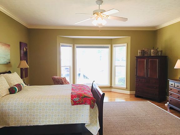 4th image of 75 Southpoint Cir