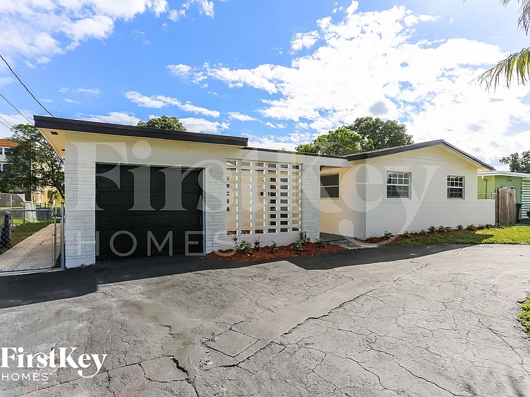 2230 NW 42nd Ave — Photo 2