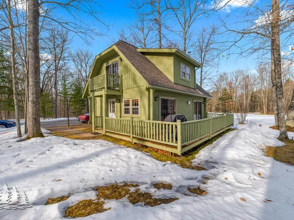 811 Golf Cottage Dr, Lewiston, MI 49756