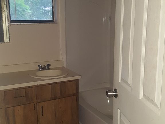 3rd image of 707 2nd St APT B