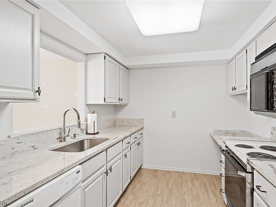 26101 VILLAGE LN Beachwood OH Zillow