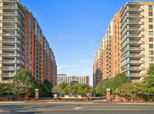 11710 Old Georgetown Rd APT 910, North Bethesda, MD 20852
