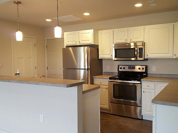 3rd image of 651 21st St Unit 23