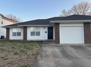 316 W Walnut St, Bolivar, MO 65613