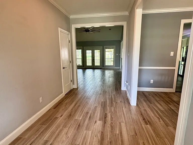 465 Austin Hines Dr — Photo 2