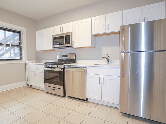 3rd image of 4423 N Paulina St #2N