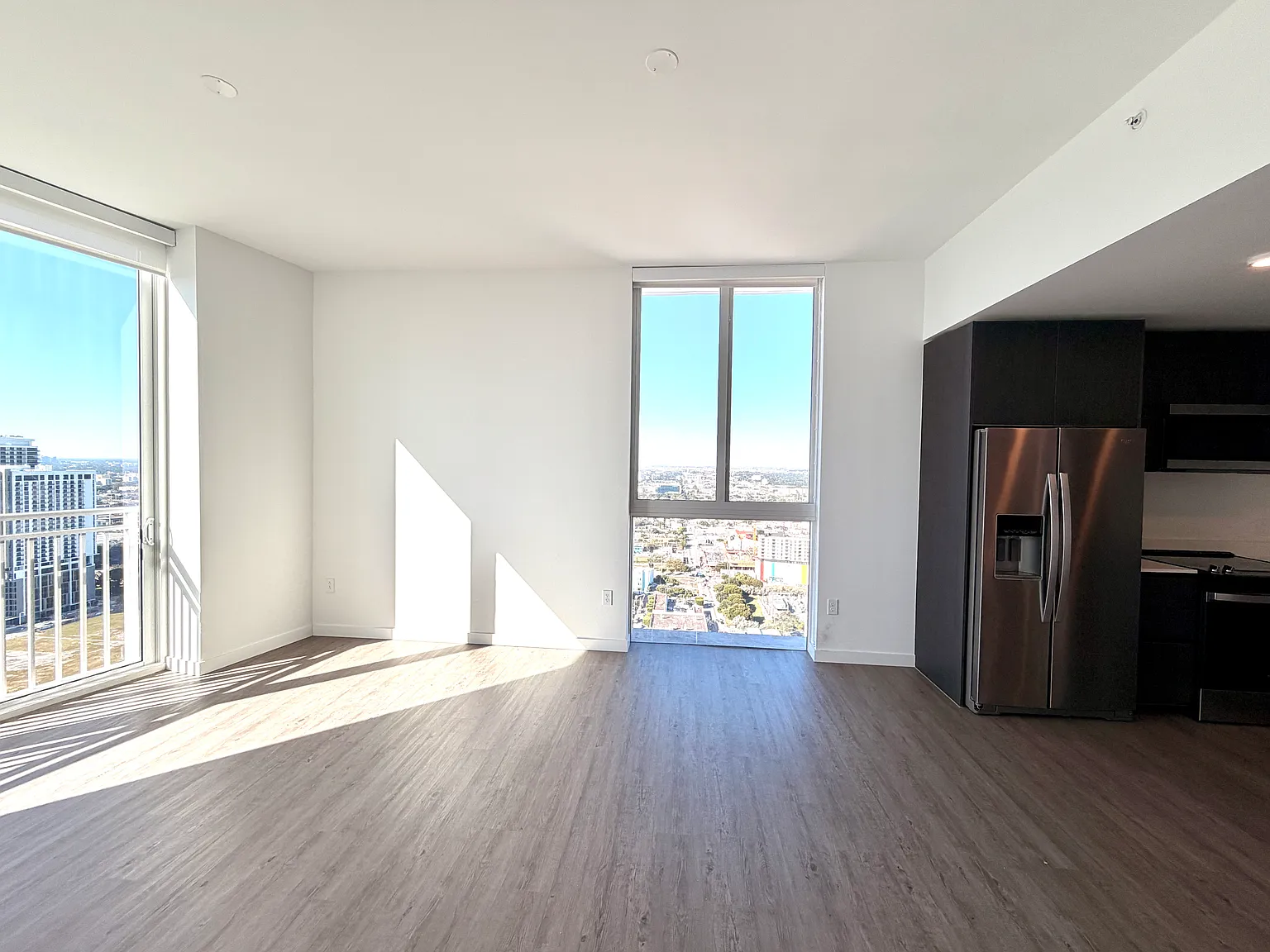 1 bed, 845 sqft, $2,642 — Photo 2