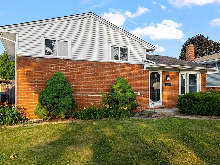 9651 Blaty St — Photo 4