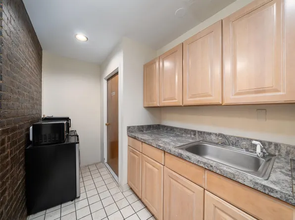 84 Washington Street image 9 of 12