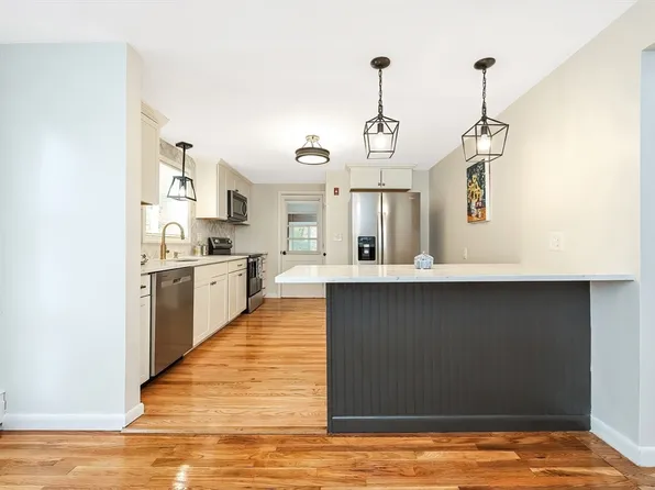 35 Deerfield Rd, Sharon, MA 02067