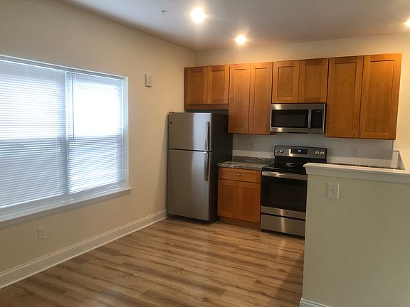 3rd image of 180 Penn St APT 1