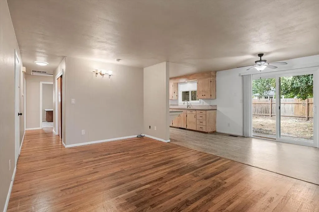 838 NW 28th St — Photo 3