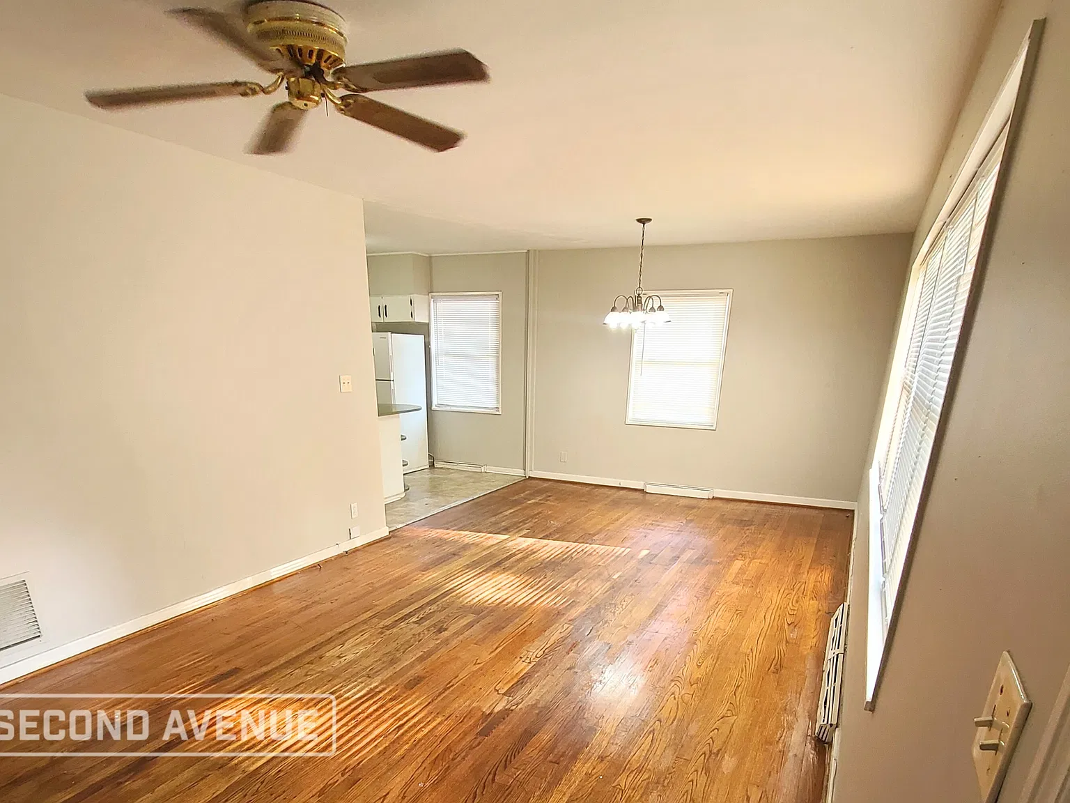3 bed, 1.0 bath, 1200 sqft, $999 — Photo 3
