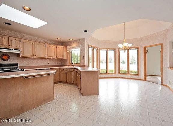 5th image of 606 Pine Grove Ct