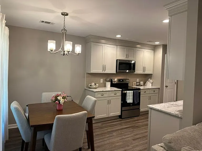 16010 Lake Hills Ln — Photo 4