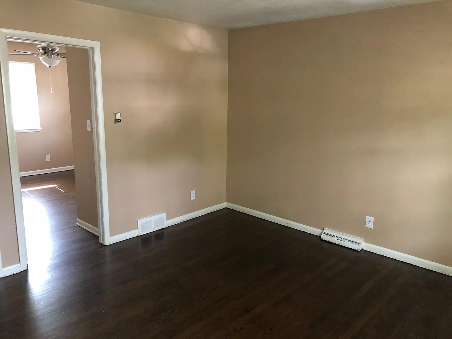2 bed, 900 sqft, $1,000 — Photo 3